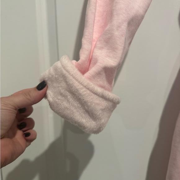 UGG Soft Pink Robe - Picture 4 of 7